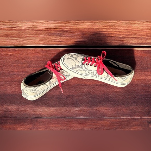 Vans Digi Roses Floral Lace Up Skateboard Sneakers Women’s Size 8 Mens Size 6.5 - Picture 1 of 11